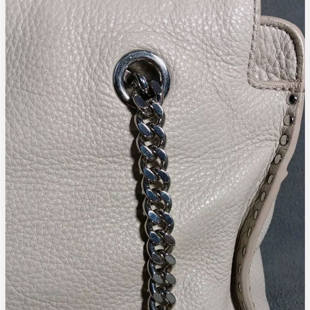 Michael Kors Cream Shoulder Bag with Chain Straps and Textured Leather - Picture 2 of 10